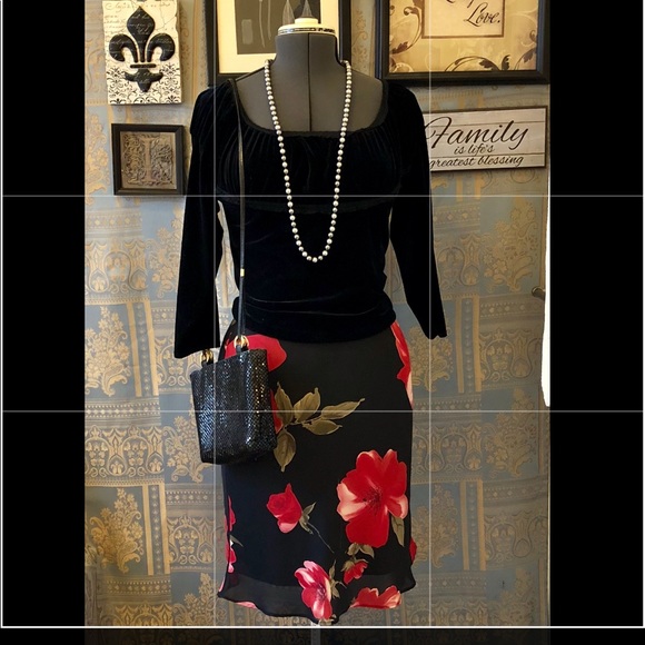 Ladies Black/red rose georgette skirt size 10 - Picture 7 of 7